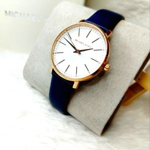 🎀 Michael Kors
Pyper women's watch